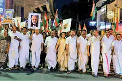 രാഹുൽഗാന്ധിയെ കസ്റ്റഡിയിൽ എടുത്തതിൽ പ്രതിഷേധിച്ച് കോൺഗ്രസ് മാർച്ച്