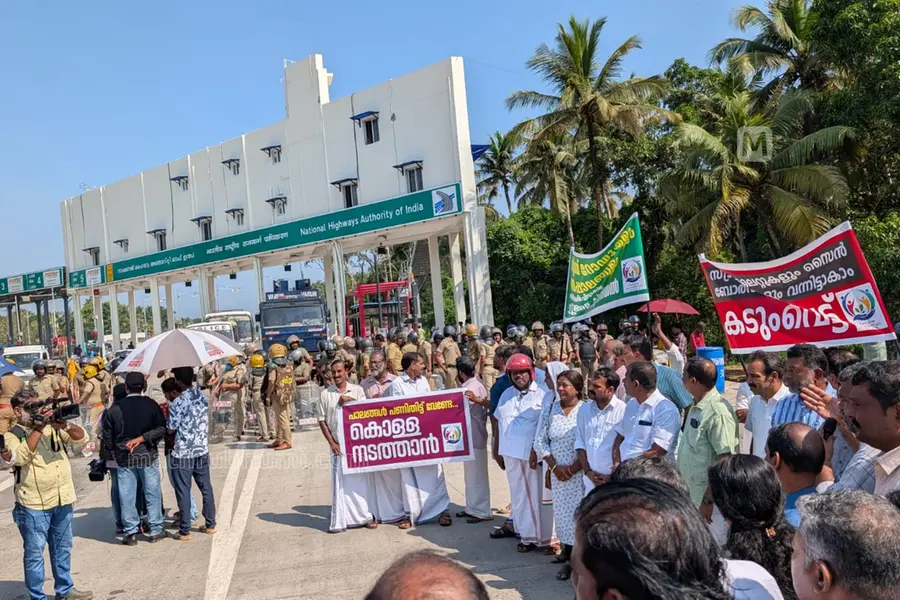 UDF protest over toll collection turns violent at NH toll plaza