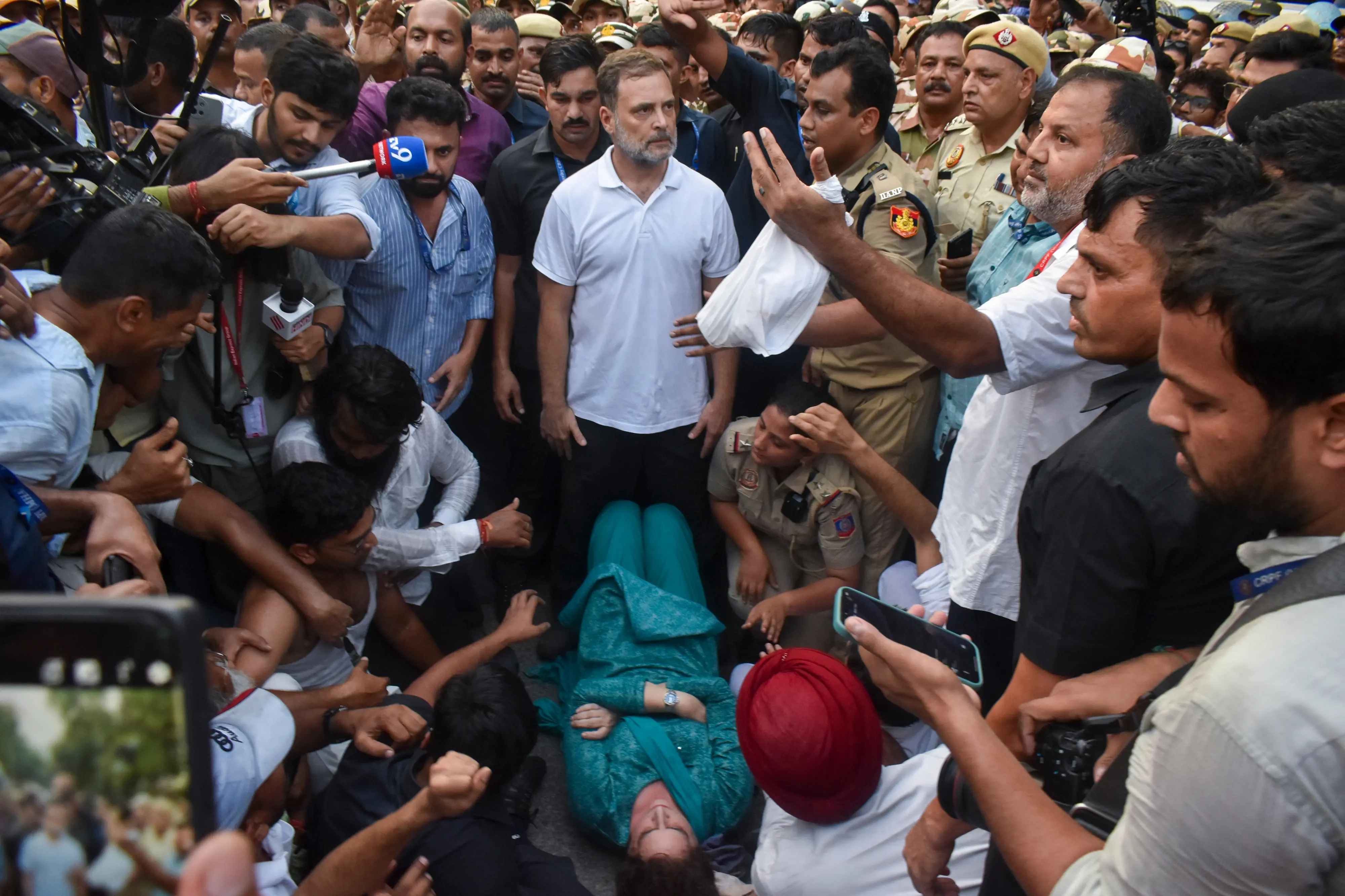 LoP in the Lok Sabha MP Rahul Gandhi, party MP Priyanka Gandhi Vadra during the sit-in protest against Chief Election Commissioner (CEC) Gyanesh Kumar near Shangri-La hotel, in New Delhi | Photo: PTI