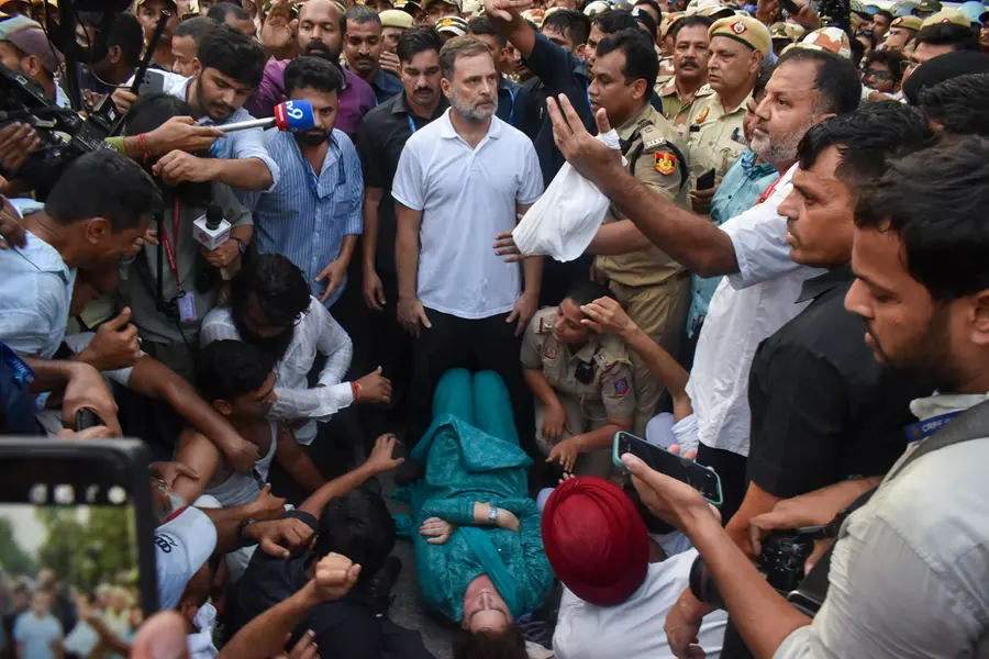 Delhi Police registered an FIR against Rahul Gandhi, Priyanka Gandhi and others over alleged assault of police personnel