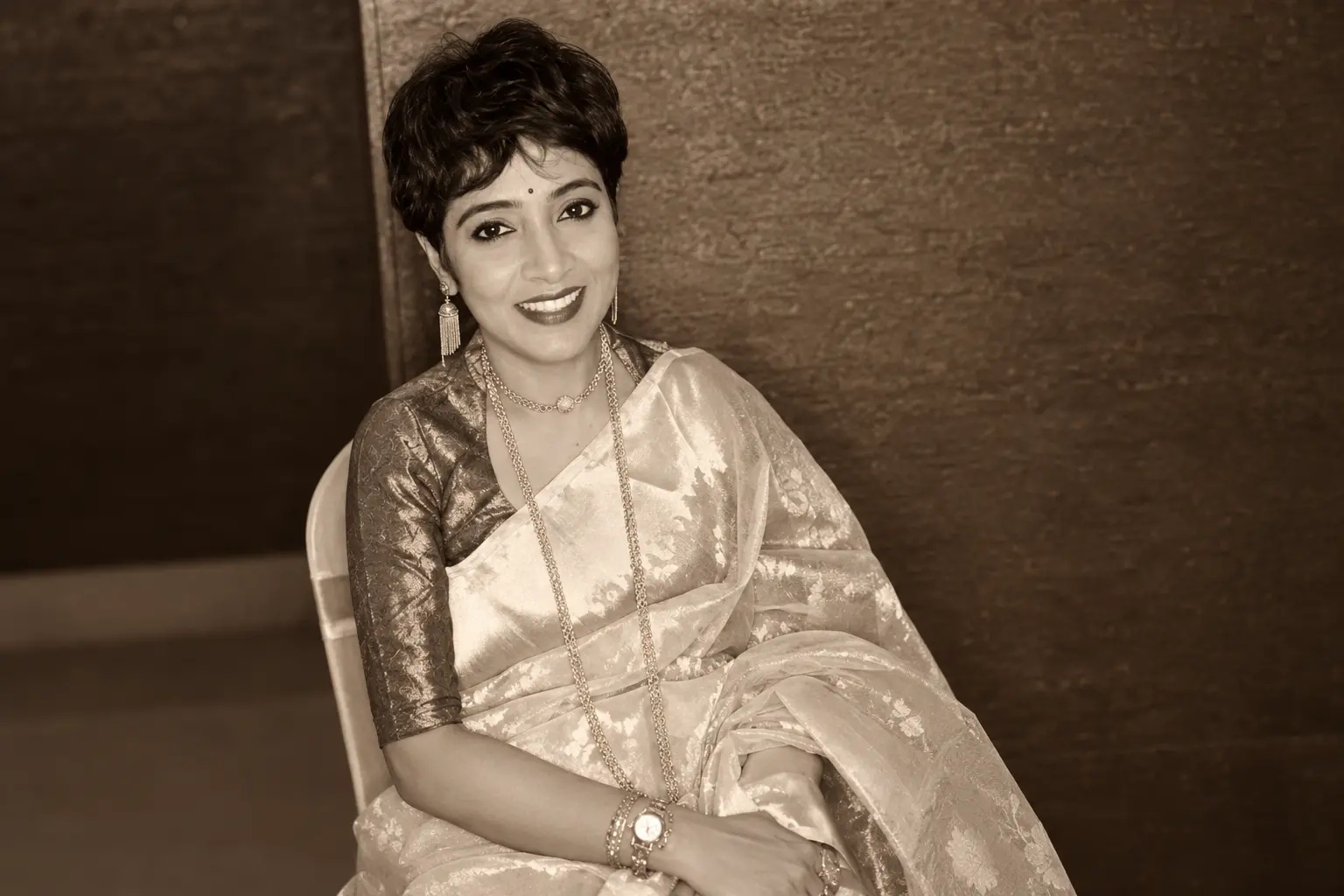 Bengali news anchor Papiya Singh, who passed away at 47 while undergoing treatment for colon cancer.