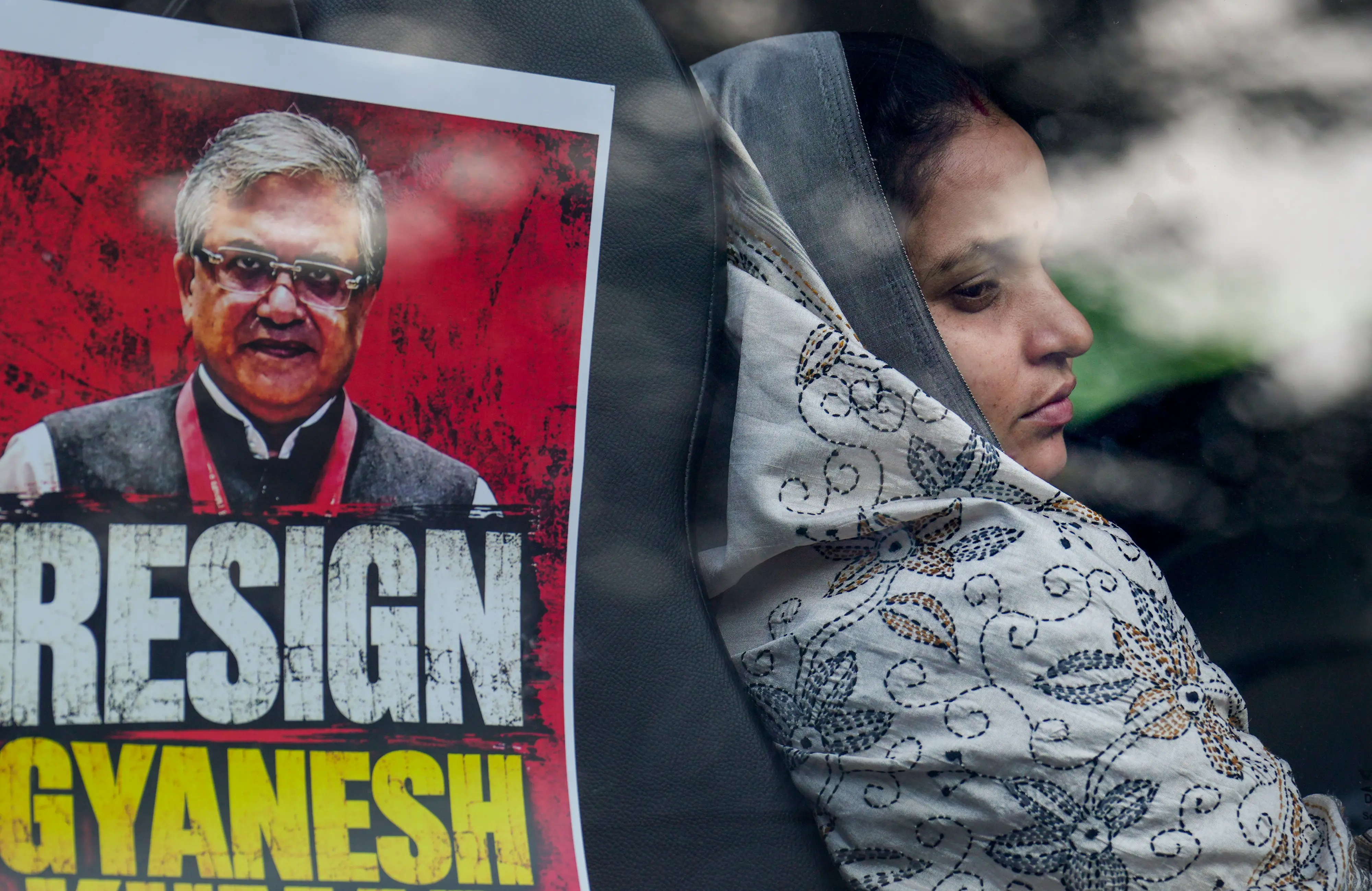 Detained protesters inside a police vehicle during an INDIA bloc protest march towards the Election Commission of India (ECI) office, demanding the resignation of Chief Election Commissioner Gyanesh Kumar, outside RBI office in New Delhi, Tuesday, Oct. 6, 2026.| Photo: PTI