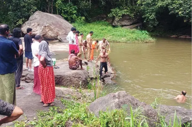 ഭംഗികാട്ടി മാടിവിളിക്കും... മരണത്തിലേക്ക് തൂവൽപോലെ ഒഴുക്കും