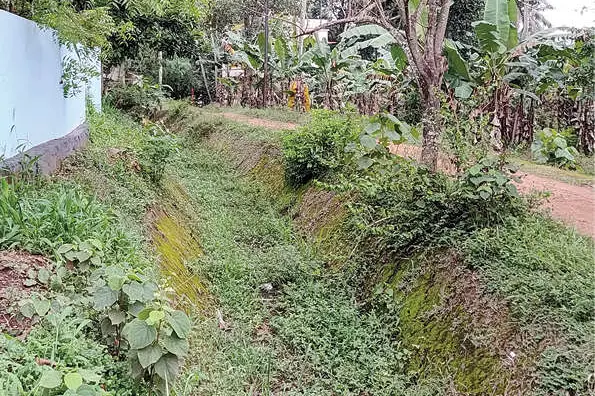 വെള്ളമില്ല...വെളിച്ചവും...