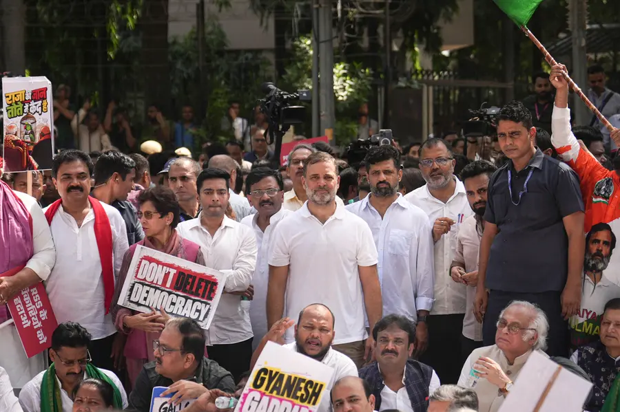INDIA bloc gets 8 pm appointment with President amid ECI dispute