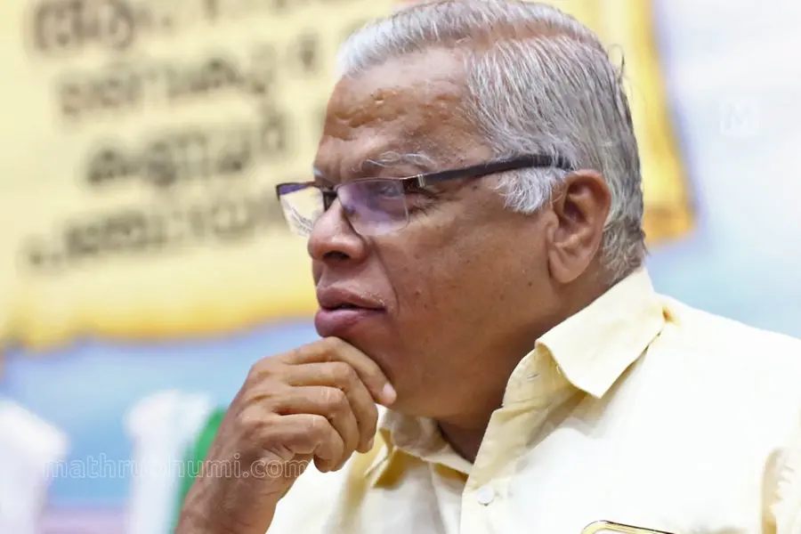 ‘എരണം കെട്ട സർക്കാരിന്റെ എരണം കേട്ട പോലീസേ, ഖദറിട്ട് വന്നാൽ തിരിച്ചടിക്കും’: എം.വി. ജയരാജൻ