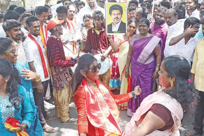 രണ്ടിടത്തും ജയം; ജൈത്രയാത്ര തുടർന്ന് ടി.വി.കെ.