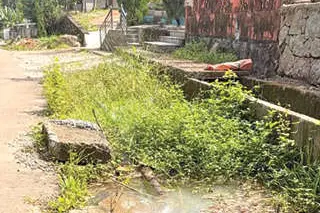 ഓടനിർമാണം ഇഴയുന്നു…