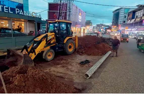 ചോർച്ചയുടെ ഉറവിടം കണ്ടെത്താനായില്ല; സമാന്തരമായി വിതരണക്കുഴലിട്ടു