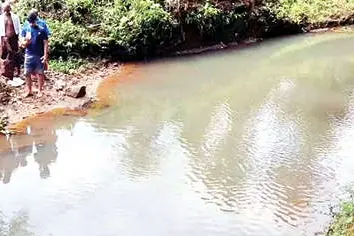 രാസമാലിന്യ സാന്നിധ്യം കണ്ടെത്തി; ചുള്ളിത്തോട്ടിലെ വെള്ളം പരിശോധനയ്ക്കയച്ചു