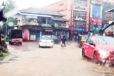 ഒരു മഴ പെയ്താൽ മതി, പട്ടാമ്പി ടൗൺ കുളമാവും