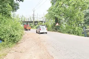 വളവിൽപീടിക വളവിൽ അപകടം പതിവാകുന്നു