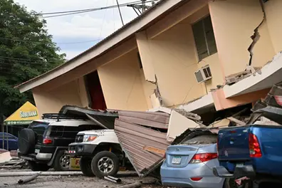 Two powerful earthquakes measuring 7.7 and 6.6 strike Panama; buildings collapse