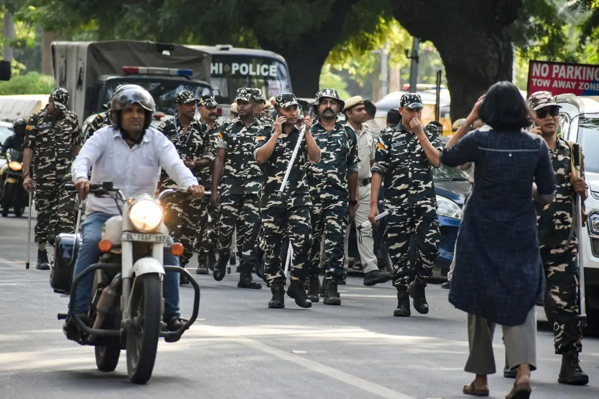 Security personnel keep vigil as part of heightened security arrangements by Delhi Police ahead of a proposed protest by the Cockroach Janta Party (CJP), in New Delhi, Friday, Oct. 9, 2026 (Photo: PTI)