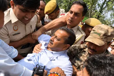 Arvind Kejriwal detained by Delhi Police amid CJP protest in Delhi