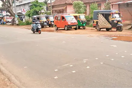 ഹമ്പ് സിഗ്നൽ മാർക്കിങ്ങുകൾ മാഞ്ഞു