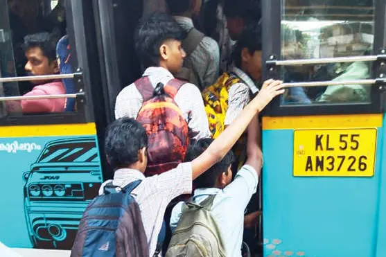 ബസുകൾ നിർത്തുന്നില്ല; ദുരിതത്തിലായി വിദ്യാർഥികൾ