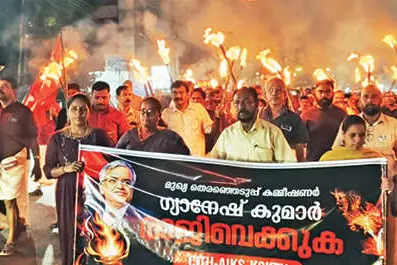 ഗ്യാനേഷ് കുമാറിന്റെ രാജിക്കായി പ്രതിഷേധം