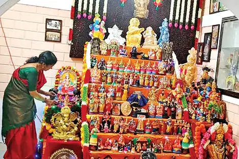 നവരാത്രി ഉത്സവമായി; ബൊമ്മക്കൊലു ഒരുങ്ങി