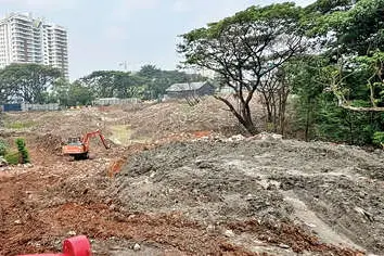 ആറേക്കർ ഭൂമി, ആറാത്ത ദുരിതം