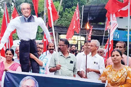 ഡൽഹിയിലെ പോലീസ് നടപടി; നാടാകെ പ്രതിഷേധം