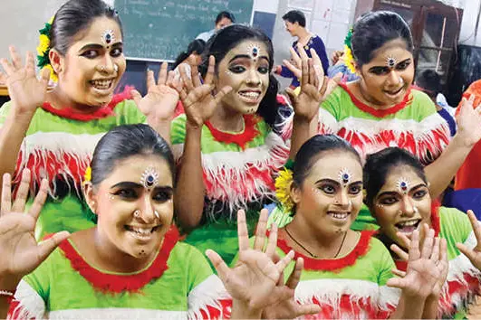 കൂട്ടുകാരീ, നിനക്കുവേണ്ടിയാണീ ചുവടുകൾ