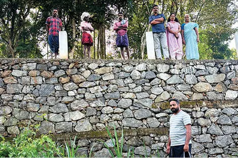 റോഡുനവീകരണം വിനയായി; വഴിയടഞ്ഞ് നടുകൊല്ലിക്കാർ