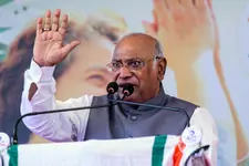 ‘ഇത് അപ്രഖ്യാപിത അടിയന്തരാവസ്ഥ’; നാളെ സുപ്രീം കോടതി ചീഫ് ജസ്റ്റിസിനെ കണ്ട് ആശങ്കകൾ അറിയിക്കുമെന്ന് ഖാർഗെ