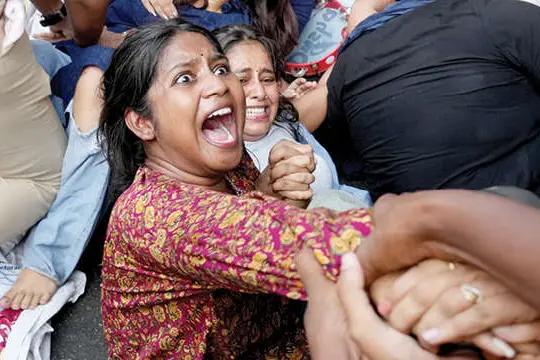 സാമൂഹിക പ്രവർത്തകരെ മാറ്റിയ നടപടിയിൽ പ്രതിഷേധം
