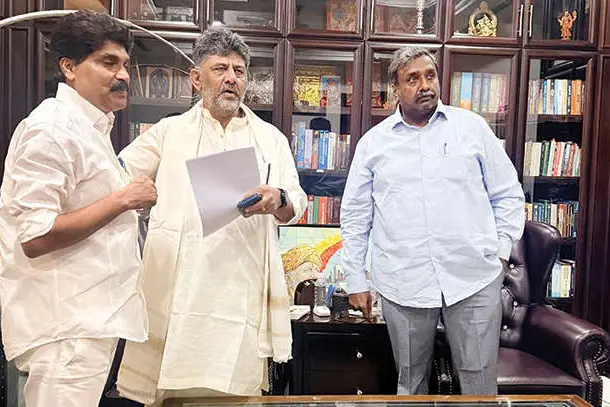 കേരള-കർണാടക യാത്ര ഡി.കെ. ശിവകുമാറുമായി മന്ത്രി ടി.സിദ്ദിഖ് ചർച്ച നടത്തി