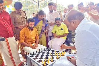 ചെസ് കളിയിൽ എം.എൽ.എ.യ്ക്ക് മന്ത്രിയുടെ ചെക്ക്