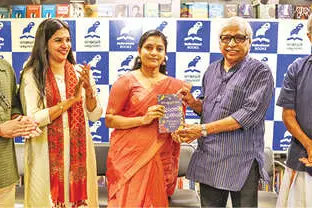 ജനപ്രിയതയുടെ ജമന്തിക്കാലങ്ങളിലൂടെ...പുസ്തകം പ്രകാശനം ചെയ്തു