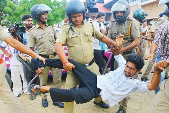 എസ്.എഫ്.ഐ. റെയിൽവേ സ്റ്റേഷൻ മാർച്ചിൽ സംഘർഷം