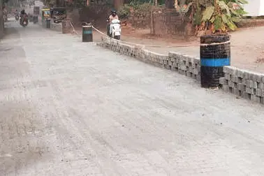 അക്ലോത്ത് നടയിൽ റോഡിന് കൊരുപ്പുകട്ട സുരക്ഷ