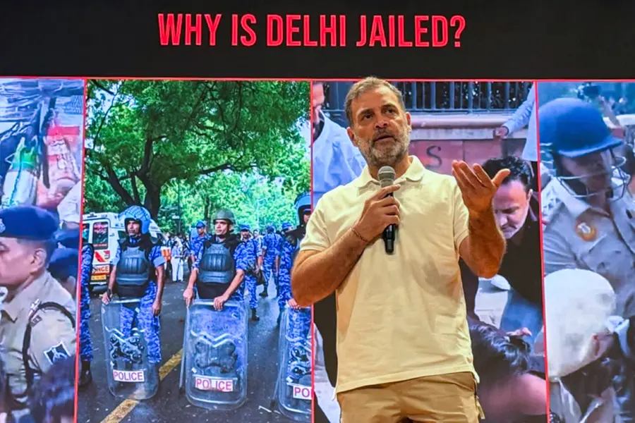 Rahul Gandhi shows video of RSS goons attacking women protesters
