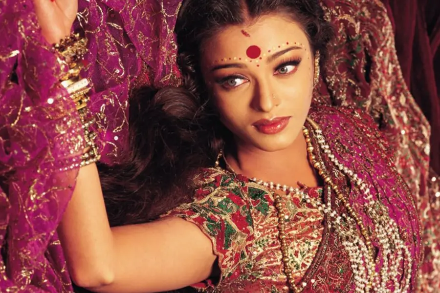 Navratri bindis for the ‘baddies’, zero basic dots