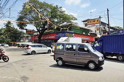 ഏഴംകുളം ജങ്ഷനിൽ അപകടം പതിവ്