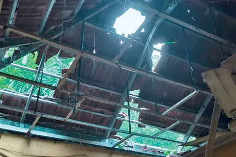 മഴയും മിന്നലും... കലയപുരത്തും എസ്.എൻ.പുരത്തും വീടുകൾക്ക് നാശം