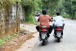 കുട്ടികളുടെ ഇലക്ട്രിക് സ്കൂട്ടർ ഉപയോഗം; അപകടഭീഷണിയെന്ന് ആക്ഷേപം