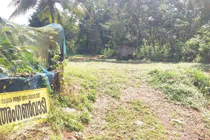 കെട്ടിടം പൊളിച്ചിട്ട് ഒന്നരക്കൊല്ലം; നേരംകാണാതടുക്കത്ത് അങ്കണവാടിപ്രവർത്തനം വാടകക്കെട്ടിടത്തിൽ