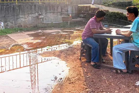 പൈപ്പ് പൊട്ടി കുടിവെള്ളം പാഴാകുന്നു