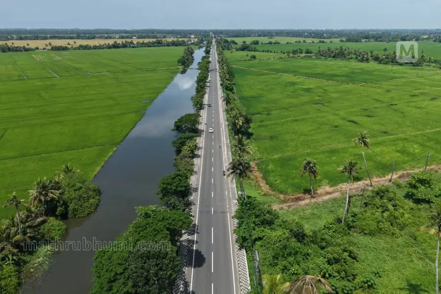 എസി റോഡ് പ്രവൃത്തിയിൽ വൻ ക്രമക്കേട്; കേരള റോഡ് ഫണ്ട് ബോർഡിൽ ഗുരുതര വീഴ്ചയെന്ന് CAG റിപ്പോർട്ട്, 21 കോടിയുടെ അധിക ബാധ്യത