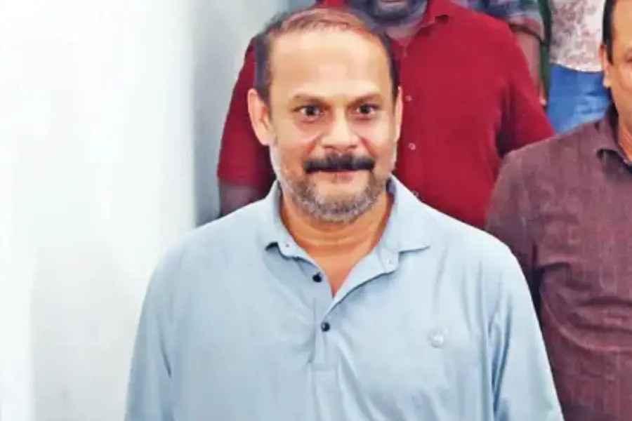 പിണറായിയുടെ അകമ്പടി വാഹനവുമായി സസ്പെൻഷനിലായ മുൻ ഗൺമാന്റെ കറക്കം; അന്വേഷണത്തിന് നിർദേശം