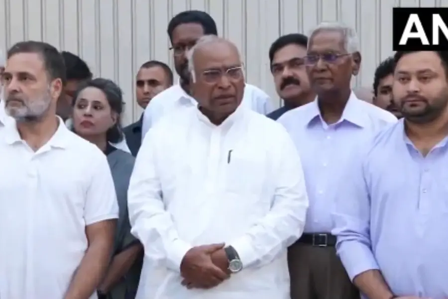 ‘ജനാധിപത്യം സംരക്ഷിക്കാൻ ഒറ്റക്കെട്ടായി പോരാടും'; ഡൽഹിയിൽ ഇന്ത്യാ സംഖ്യത്തിന്റെ സംയുക്ത വാർത്താസമ്മേളനം
