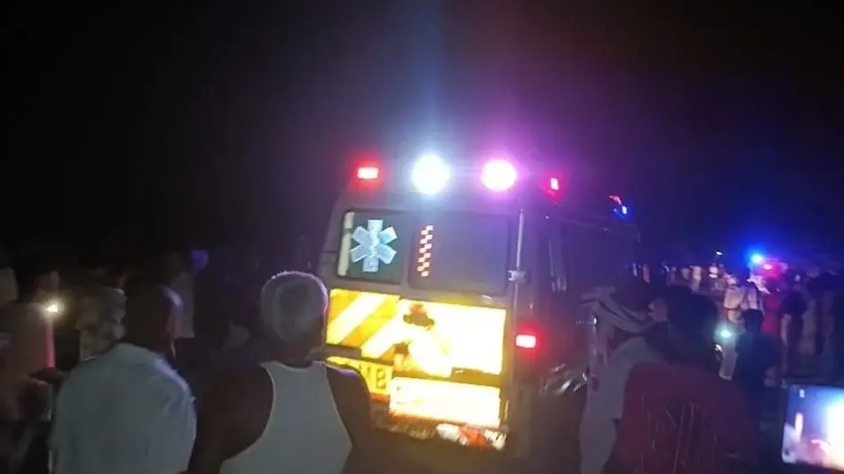 The victims of the Bihar boat tragedy being shifted to hospitals | Photo:Screengrab/XVideo