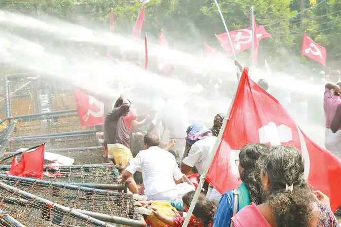 നാട്ടിക ടോൾ: ലാത്തിയടിയിൽ 11 പേർക്ക് പരിക്ക്