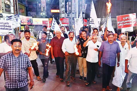 വ്യാപാരിവ്യവസായി ഏകോപനസമിതി പ്രതിഷേധ പ്രകടനം നടത്തി