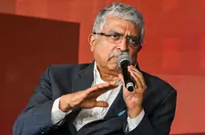 പരീക്ഷാ ചോർച്ച തടയാൻ ചോദ്യപേപ്പർ അവസാന നിമിഷം തയ്യാറാക്കണം-നന്ദൻ നിലേകനി
