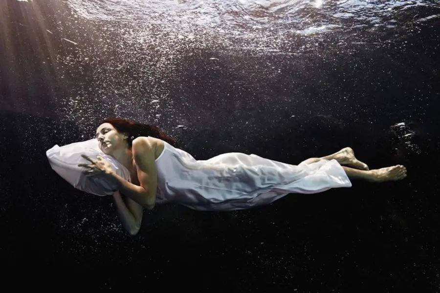 The quiet beneath the surface, underwater meditation