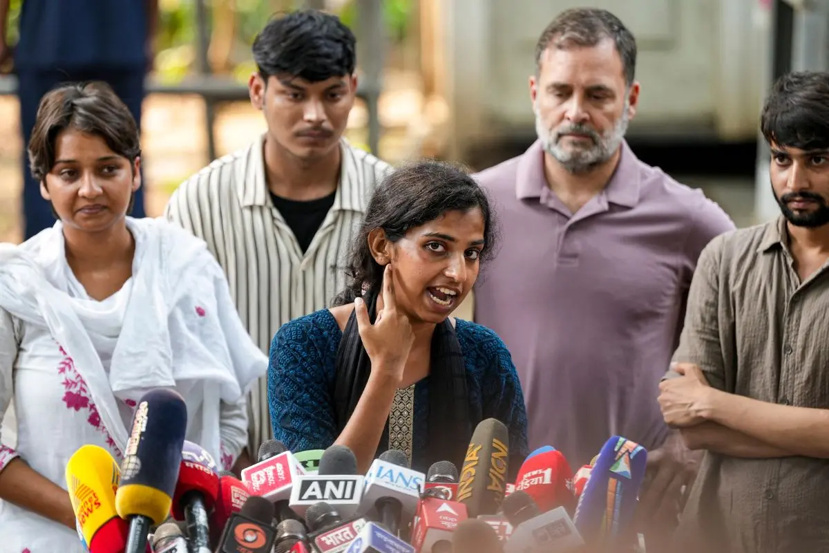 Congress leader Rahul Gandhi with NSUI Members and other protesters, who were allegedly injured amid crackdown by police in the recent protests against Chief Election Commissioner (CEC) Gyanesh Kumar, during a press conference after their meeting, in New Delhi, Wednesday, Oct. 14, 2026 (Photo: PTI)